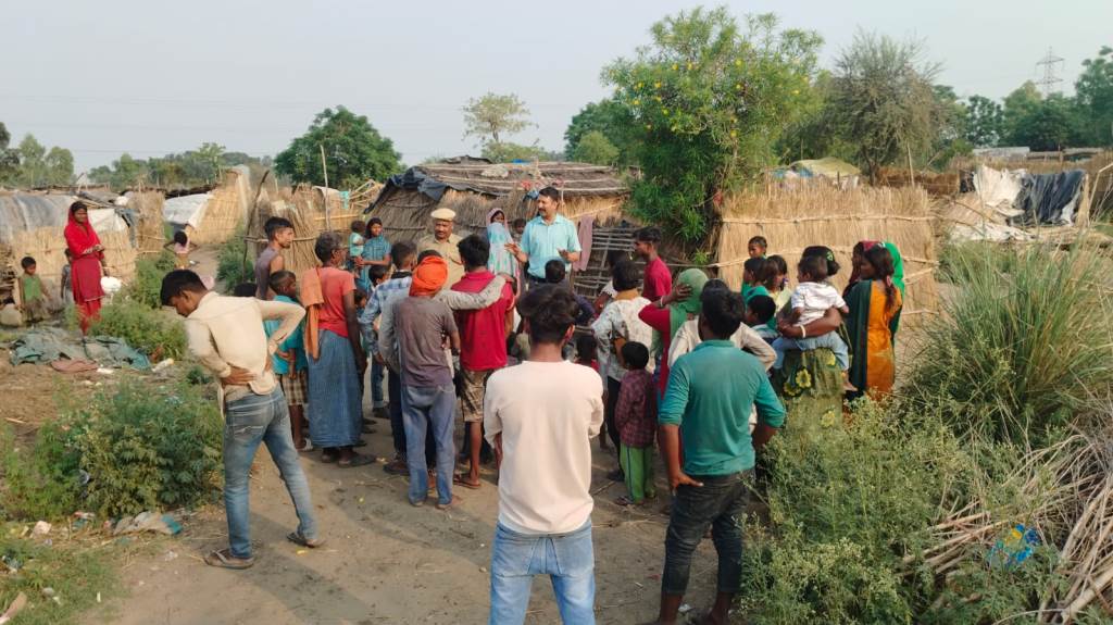 फायर स्टेशन टाहलीवाल ने प्रवासी मजदूरों को किया जागरूक आग से बचाव के बताए महत्वपूर्ण उपाय